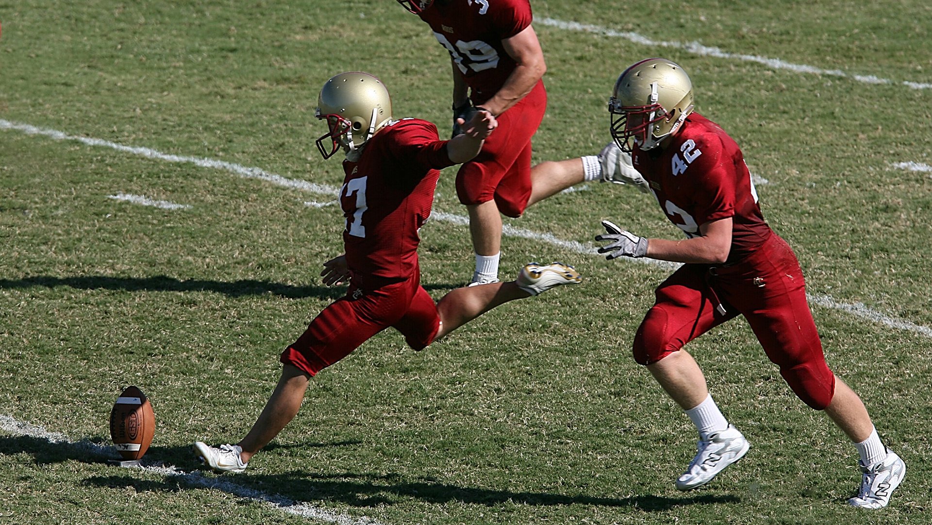 九游官网APP-“快艇冲浪：速度与自由的完美碰撞在东三叉湖展开”